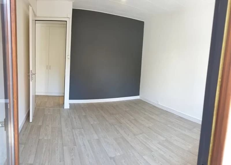 Appartement de 2 pièces au 1er étage entièrement rénové. (6)