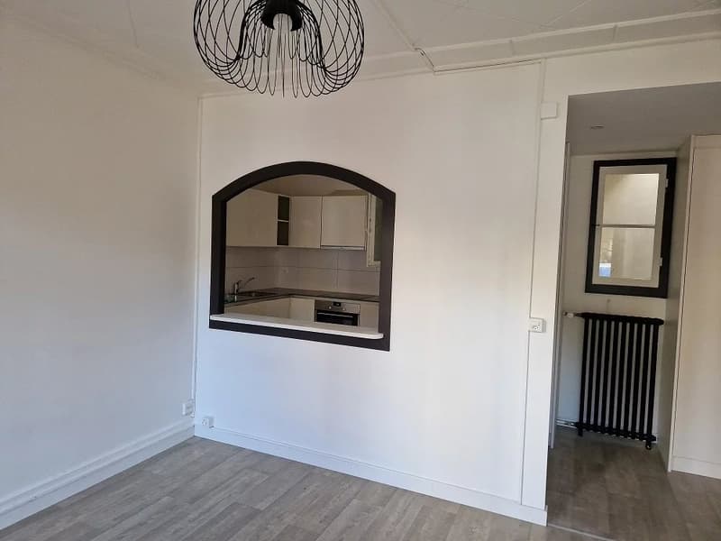 Appartement de 2 pièces au 1er étage entièrement rénové. (5)