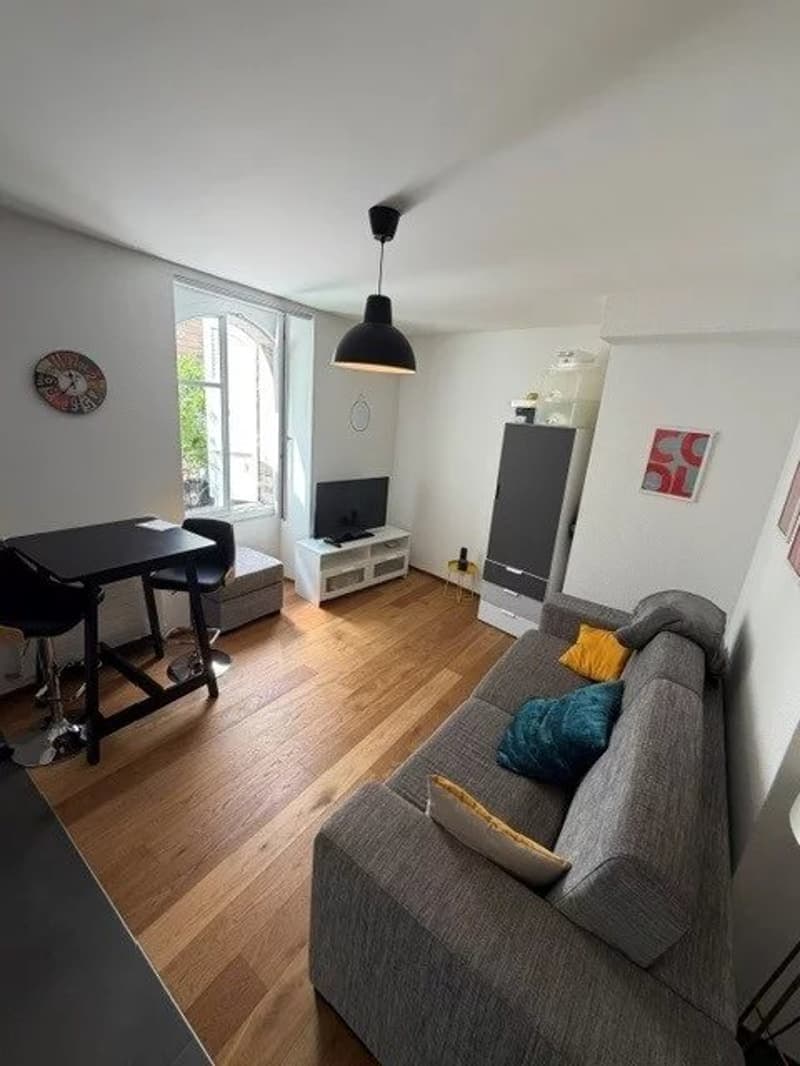 Studio meublé au rez-de-chaussée (2)