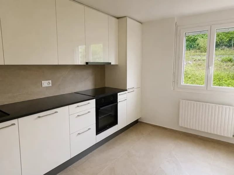 Bel appartement rénové de 3 pièces au 4ème étage. (4)