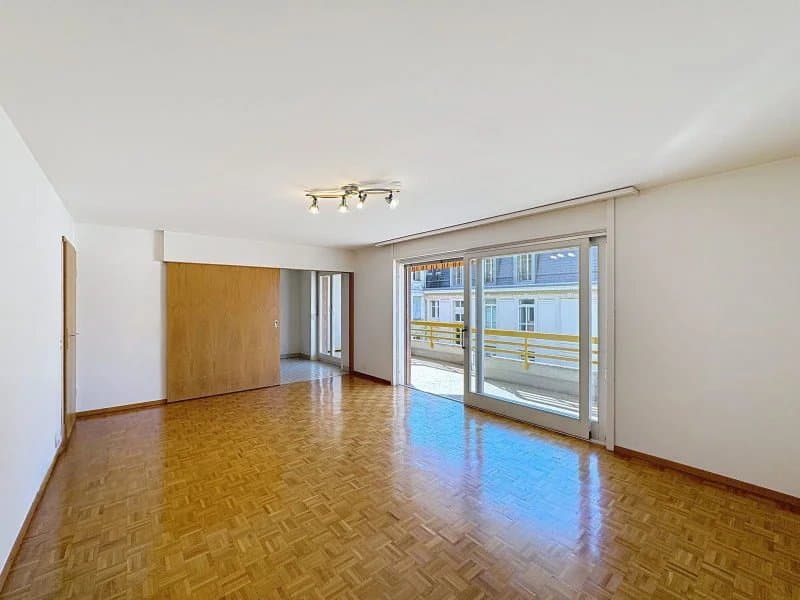 Appartement rénové de 3.5 pièces au 2ème étage. (2)