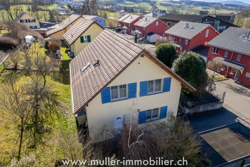 Superbe villa individuelle avec jardin à Ursy (11)