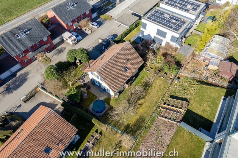 Superbe villa individuelle avec jardin à Ursy (13)