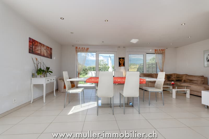 Villa jumelle avec grand terrain et superbe vue à Ollon (3)