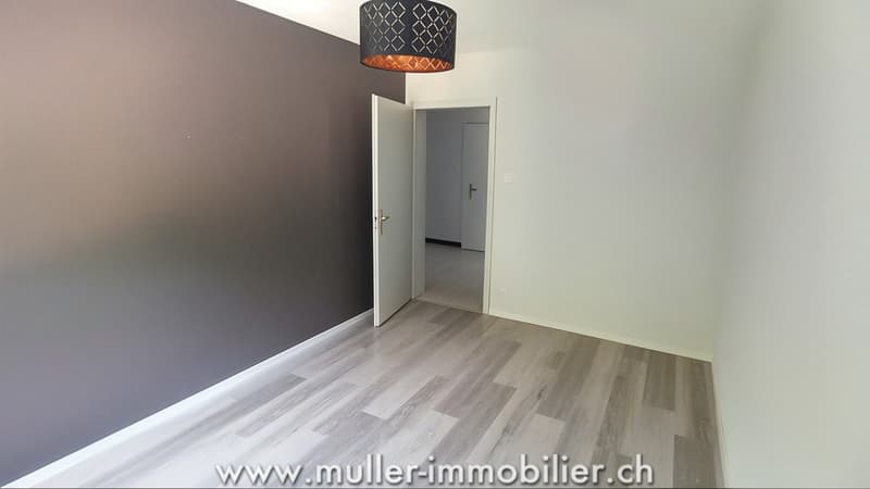 Appartement 3.5 pièces rénové avec balcon à Monthey (4)