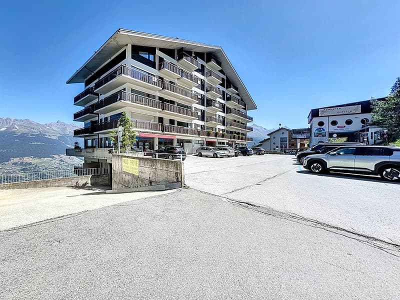 Cet appartement meublé au pied des pistes vous attend. Résidence secondaire ou principale à vous de choisir (2)
