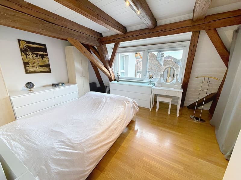 Magnifique appartement au centre de Peseux. Calme, sérénité à 2 pas des transports des écoles et des commerces. (6)