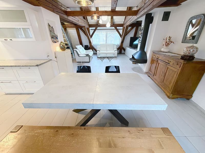 Magnifique appartement au centre de Peseux. Calme, sérénité à 2 pas des transports des écoles et des commerces. (3)