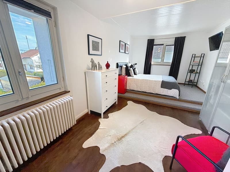 Bella proprietà ristrutturata con cura con grande giardino alberato (13)