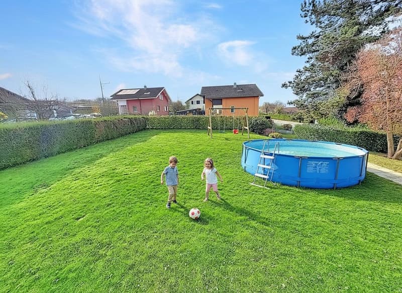 Belle propriété rénovée avec soin et grand jardin arboré (2)