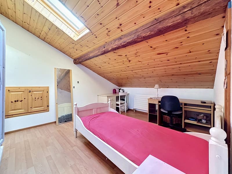 Maison de village avec deux appartements et grange à fort potentiel (10)