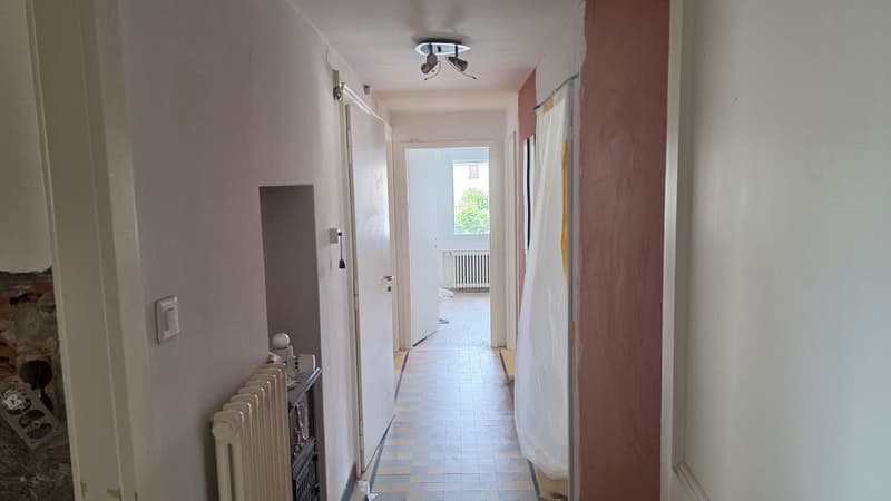 Immeuble de 2 appartements, un local commercial - 2 chambres- 2 places de parc et un garage/ Terrasse au centre du village (13)