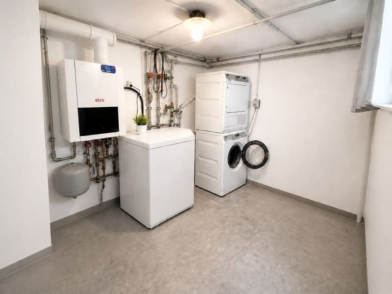 Maison individuelle lumineuse avec vue dégagée et beau potentiel (13)