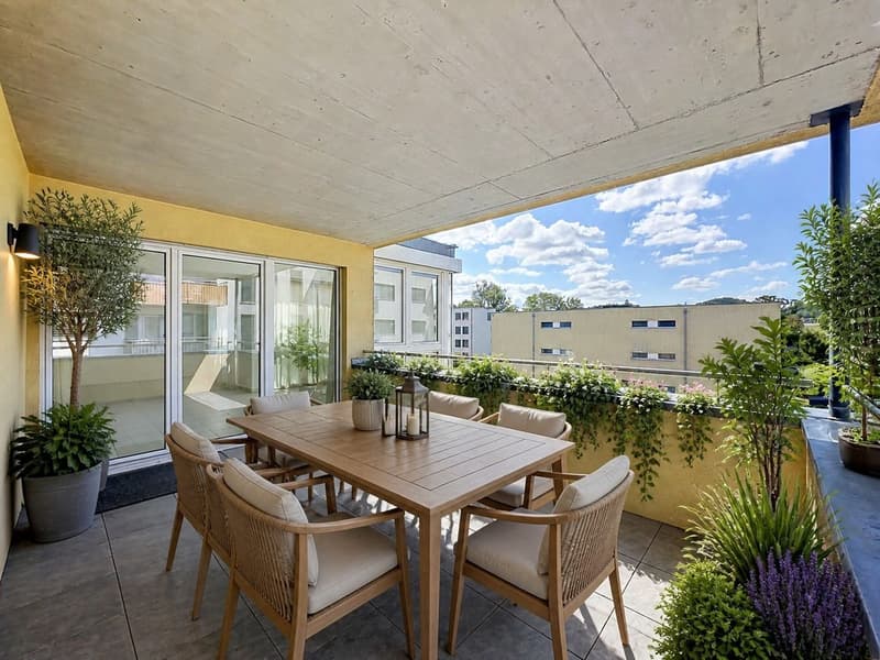 Lumière, espace et belle échappée sur le lac : un appartement rénové au dernier étage (10)