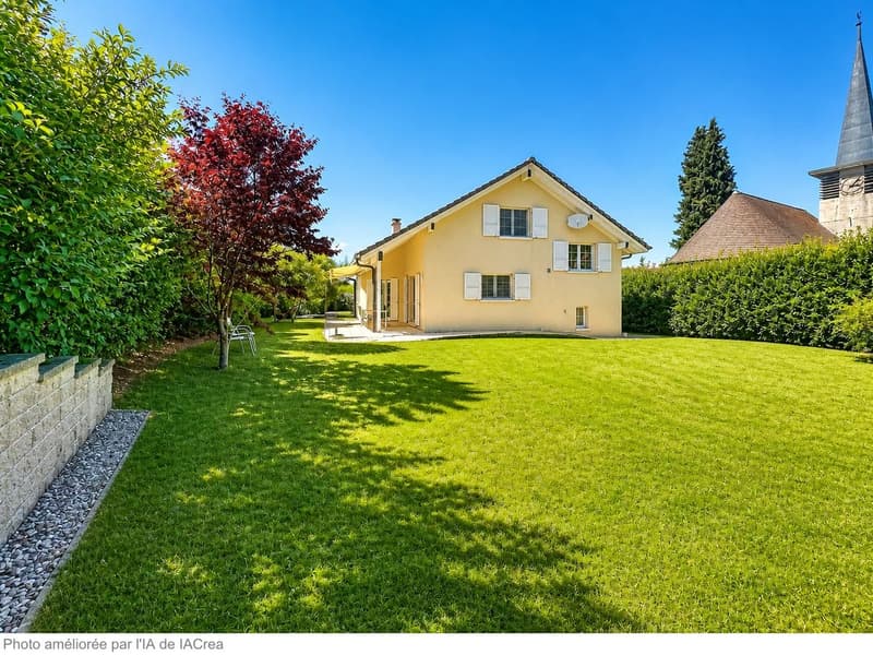 Spacieuse maison familiale, grand jardin verdoyant et garages pour 4 voitures + 2 places de parcs (2)