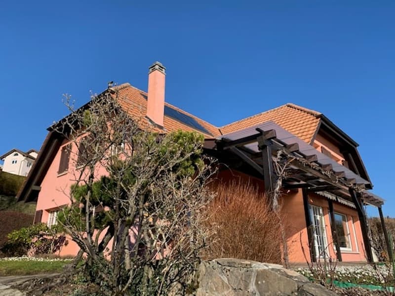 Charmannte Villa mit 6,5 Zimmern und Panoramablick auf den See und die Berge! (12)