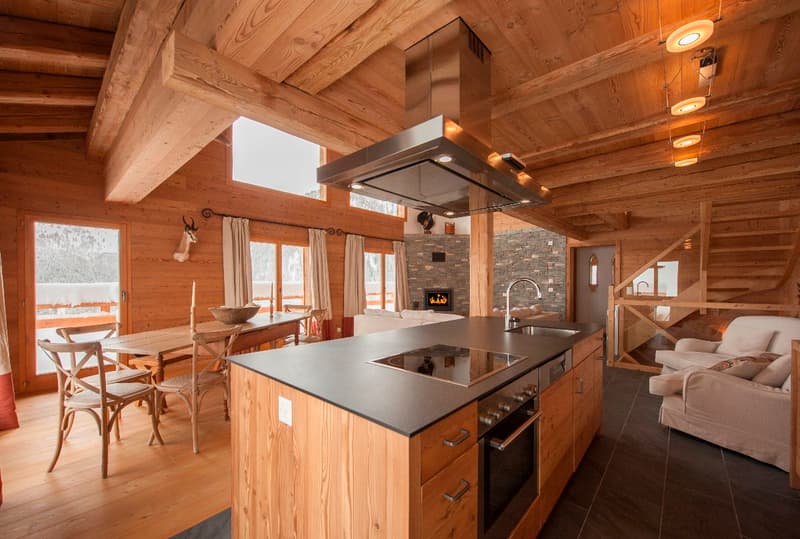 Spacious Five-Bedroom Chalet with Panoramic Views (5)