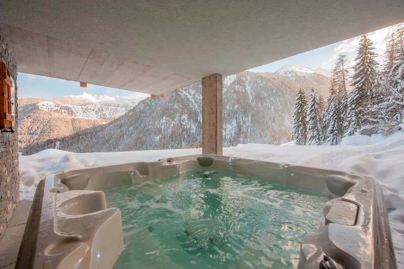 Spacious Five-Bedroom Chalet with Panoramic Views (11)