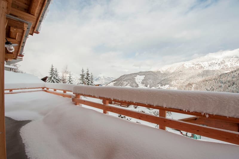 Spacious Five-Bedroom Chalet with Panoramic Views (10)