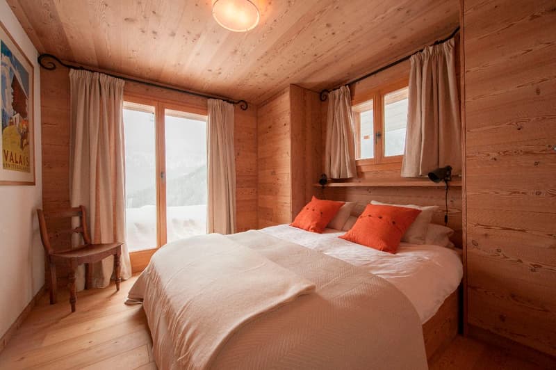 Spacious Five-Bedroom Chalet with Panoramic Views (12)