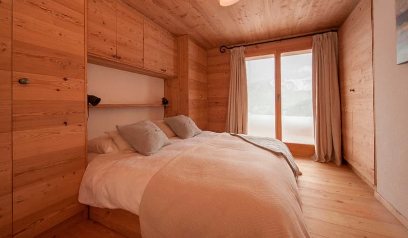 Spacious Five-Bedroom Chalet with Panoramic Views (13)