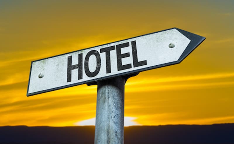 Bord du Lac Léman : Superbe hôtel 4**** avec grand terrain à vendre. (1)