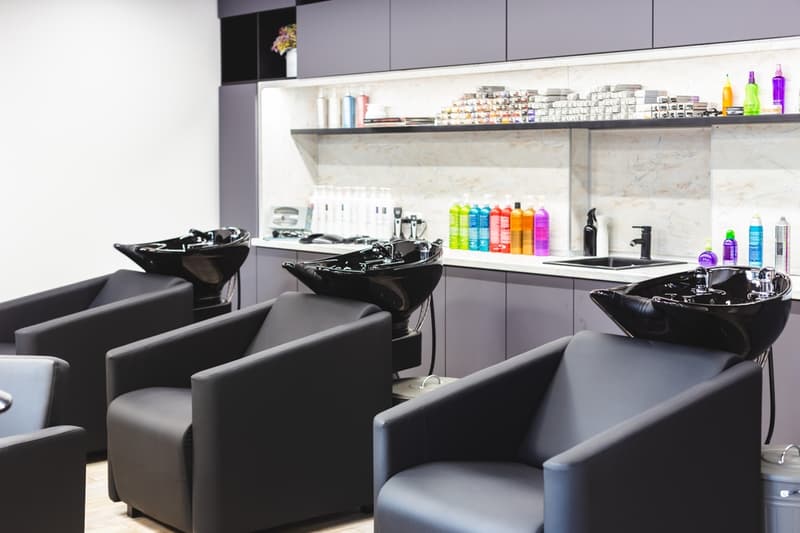 GENÈVE : GRAND SALON DE COIFFURE À REPRENDRE, PLUS D'UN MILLION DE CHIFFRE D'AFFAIRES (1)