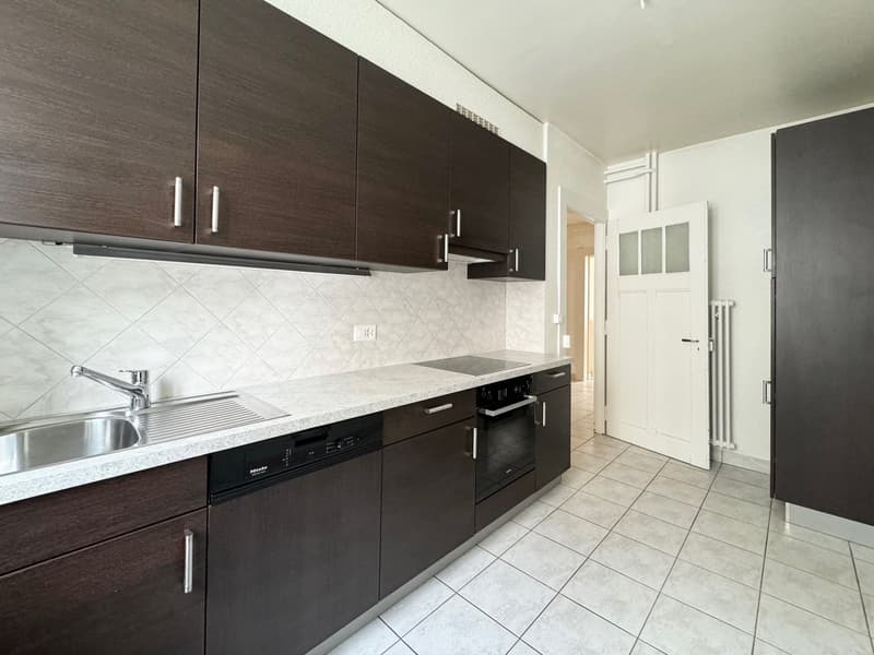 Magnifique appartement de 2 pièces au Rez-de-chaussée avec loggia (8)