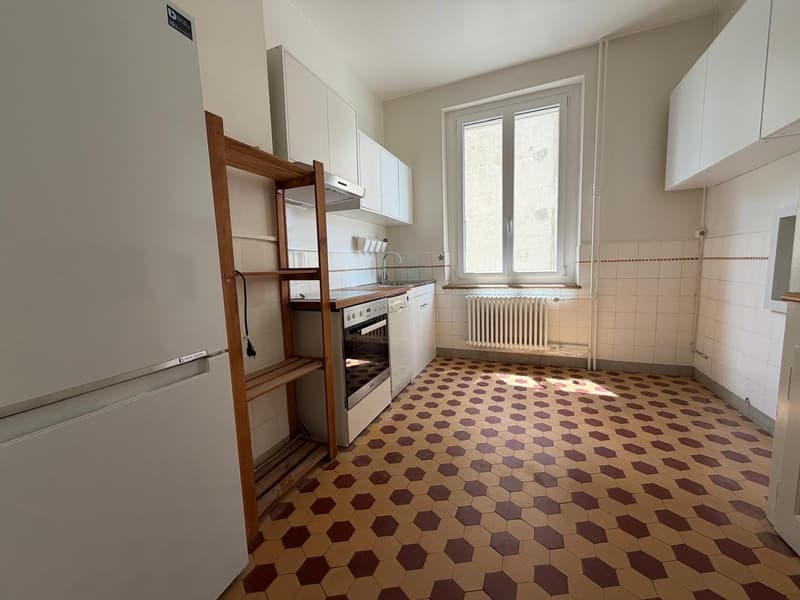 Charmant appartement de 2.5 pièces avec balcon à La Chaux-de-Fonds (4)