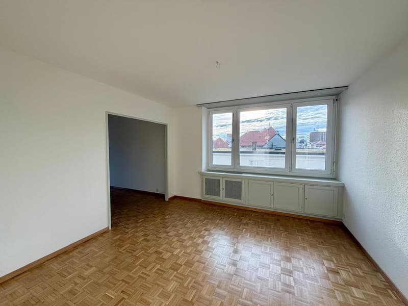 Bel appartement de 5 pièces avec un balcon (2)