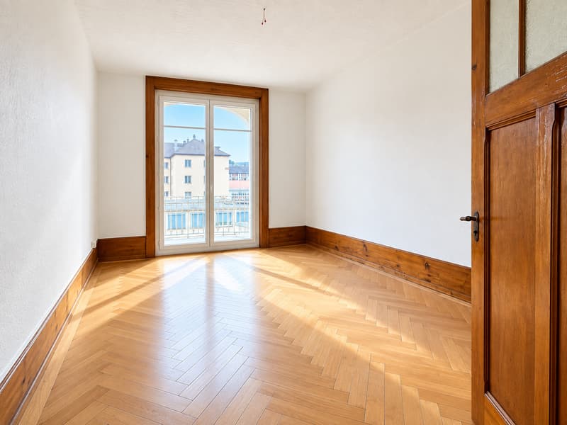 Magnifique appartement rénové de 2 pièces avec un balcon (3)