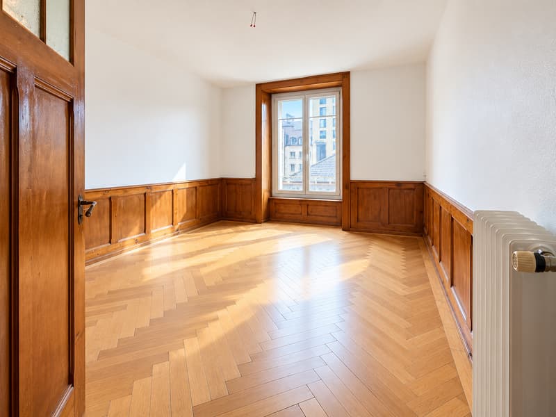 Magnifique appartement rénové de 2 pièces avec un balcon (4)