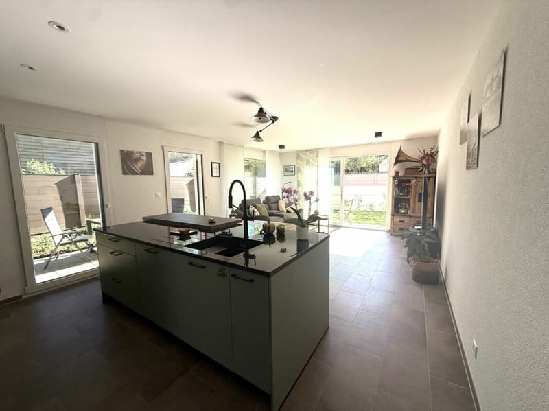 Tres belle affaire Superbe Villa comme neuve qui se distingue par son élégance, son confort et la qualité de son environnement, trés calme (11)