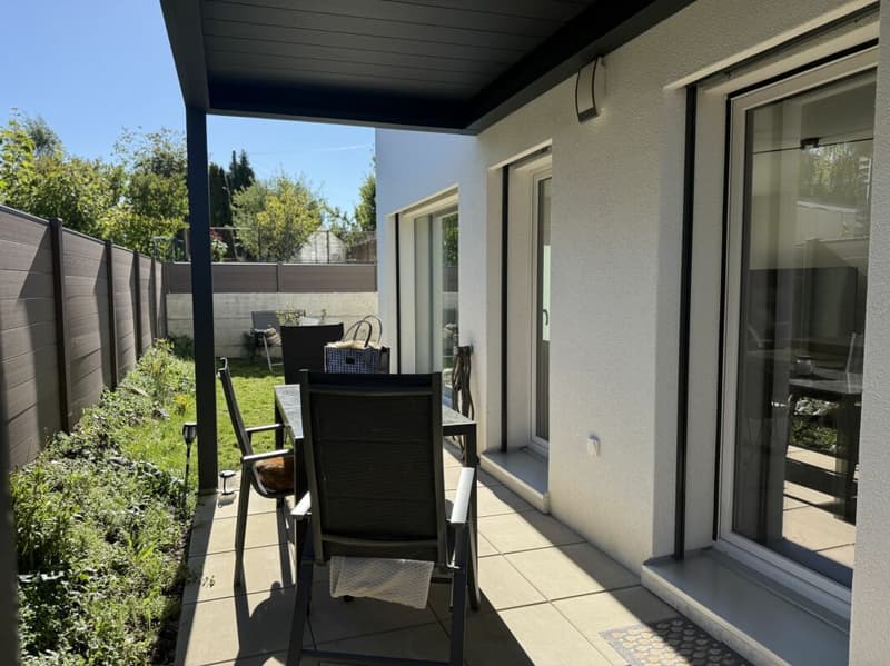 Tres belle affaire Superbe Villa comme neuve qui se distingue par son élégance, son confort et la qualité de son environnement, trés calme (2)