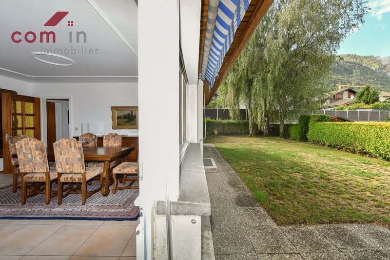 accès au superbe jardin d'agrément depuis le séjour