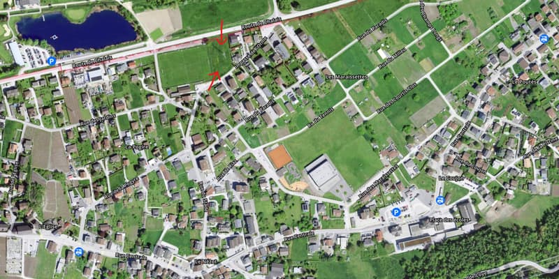 situation de la parcelle au Nord du village, en lisière du golf.