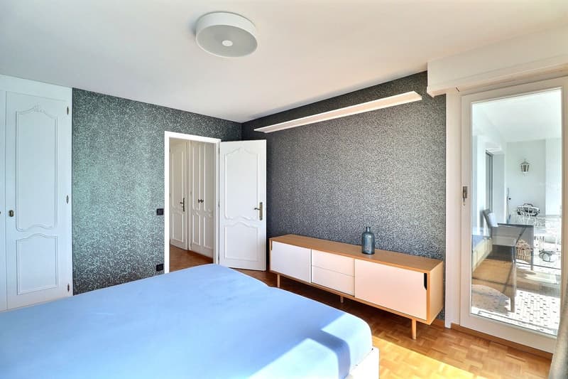 APPARTEMENT DE 4,5 PIECES AVEC TRES BELLE VUE ET SITUATION UNIQUE  AU BORD DU LAC (13)