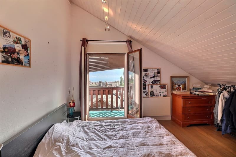 CHARMANT APPARTEMENT DE 3,5 PIECES LOUE AVEC UNE VUE PANORAMIQUE IMPRENABLE SUR LE LAC ET LES ALPES (8)