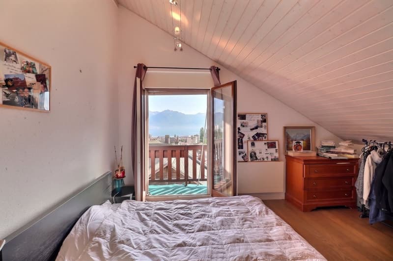 CHARMANT APPARTEMENT DE 3,5 PIECES LOUE AVEC UNE VUE PANORAMIQUE IMPRENABLE SUR LE LAC ET LES ALPES (8)
