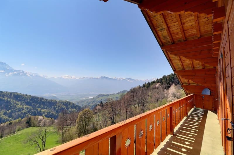 GRAND CHALET DE 9 PIECES AVEC UNE PISCINE DANS UN QUARTIER TRES CALME AVEC VUE PANORAMIQUE GRANDIOSE (12)