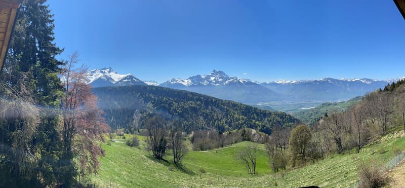 GRAND CHALET DE 9 PIECES AVEC UNE PISCINE DANS UN QUARTIER TRES CALME AVEC VUE PANORAMIQUE GRANDIOSE (5)