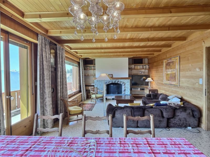 GRAND CHALET DE 9 PIECES AVEC UNE PISCINE DANS UN QUARTIER TRES CALME AVEC VUE PANORAMIQUE GRANDIOSE (8)