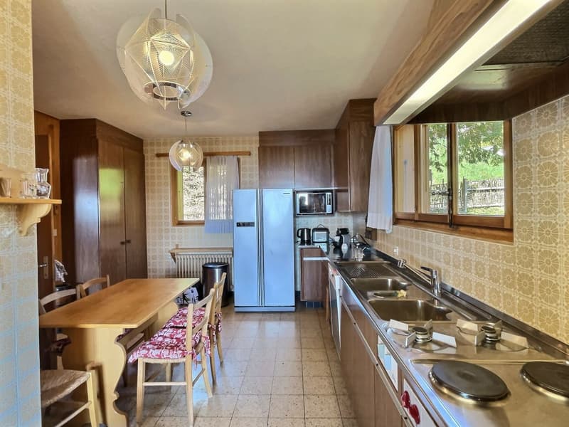 GRAND CHALET DE 9 PIECES AVEC UNE PISCINE DANS UN QUARTIER TRES CALME AVEC VUE PANORAMIQUE GRANDIOSE (13)