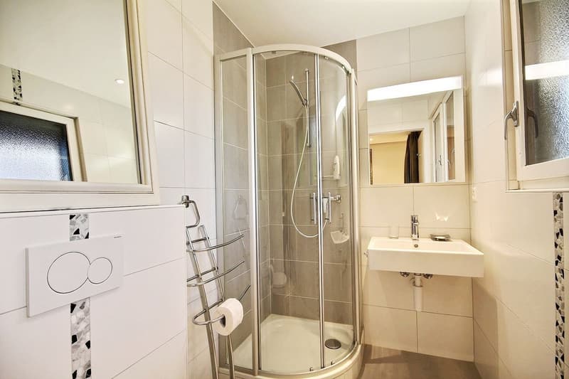 SALLE DE DOUCHES DE LA CHAMBRE 2 A L'ETAGE
