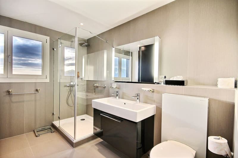 SALLE DE DOUCHES A L'ETAGE