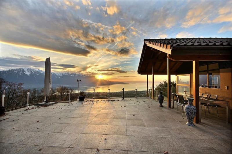 COUCHER DE SOLEIL SUR LA TERRASSE PRINCIPALE