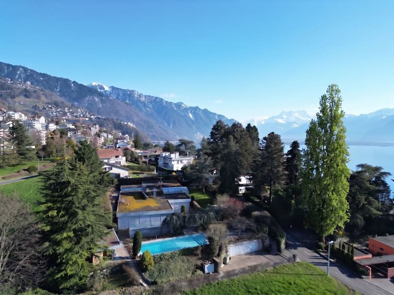 VILLA D'ARCHITECTE COMPOSEE DE 3 APPARTEMENTS AVEC UNE PISCINE ET UNE TRES BELLE VUE SUR LE LAC (2)