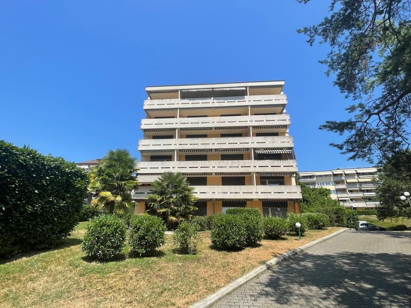 APPARTEMENT DE 1,5 PIECES AVEC TRES BONNE SITUATION ET BELLE VUE SUR LE LAC ET LES MONTAGNES (3)