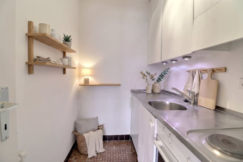 APPARTEMENT DE 1,5 PIECES AVEC TRES BONNE SITUATION ET BELLE VUE SUR LE LAC ET LES MONTAGNES (10)
