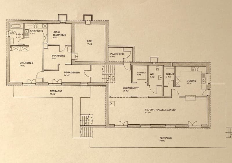 Grande propriété à vendre comprenant 2 chalets ! (9)